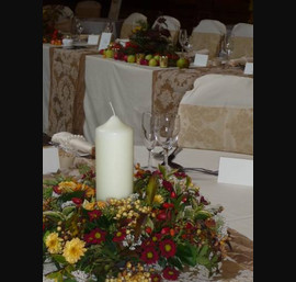 Buttermilk linen with gold flock bows & runners at The White Swan